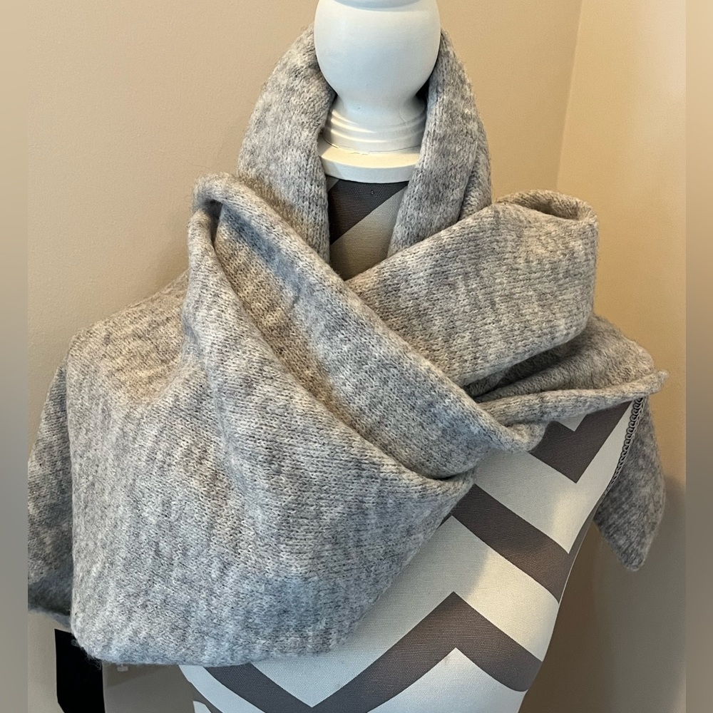 BA-BO ITALIAN MADE SCARF. WOOL BLEND.